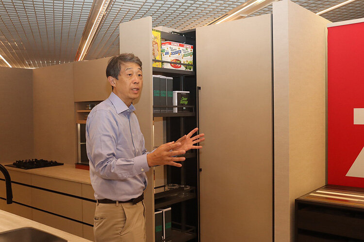 建築家：各務謙司氏が「ハーフェレ ジャパン 新宿ショールーム」を訪問2