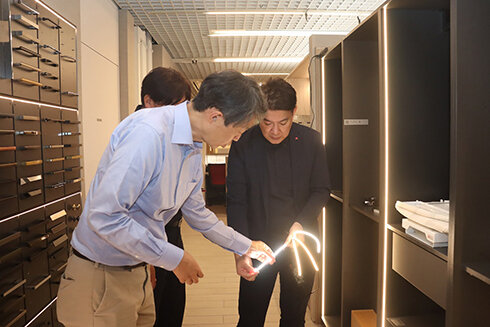 建築家：各務謙司氏が「ハーフェレ ジャパン 新宿ショールーム」を訪問8