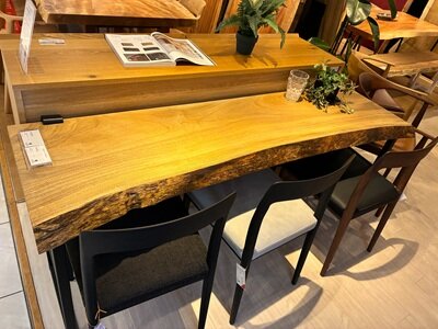 クスのカウンターテーブル