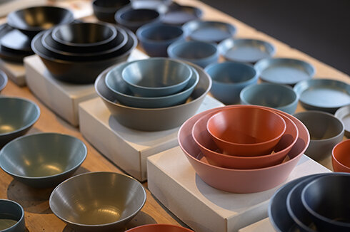 現代的なデザインのRIN&CO.シリーズ。天然漆なのに食洗機可の耐久性も魅力。