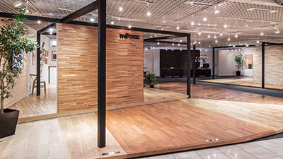 ショールームで「靴を脱ぐ」体験を