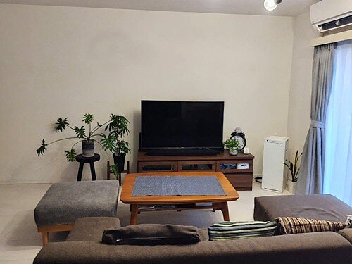 インテリア事例_ダークトーンのリビング2