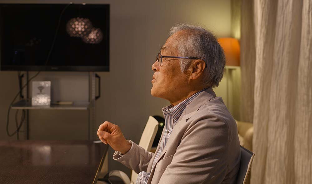 インタビューを受ける藤森照信氏2