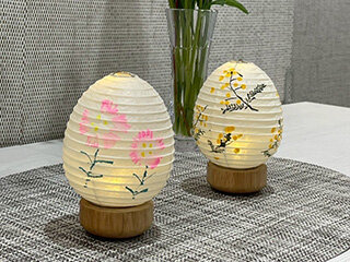 八女提灯の絵付け